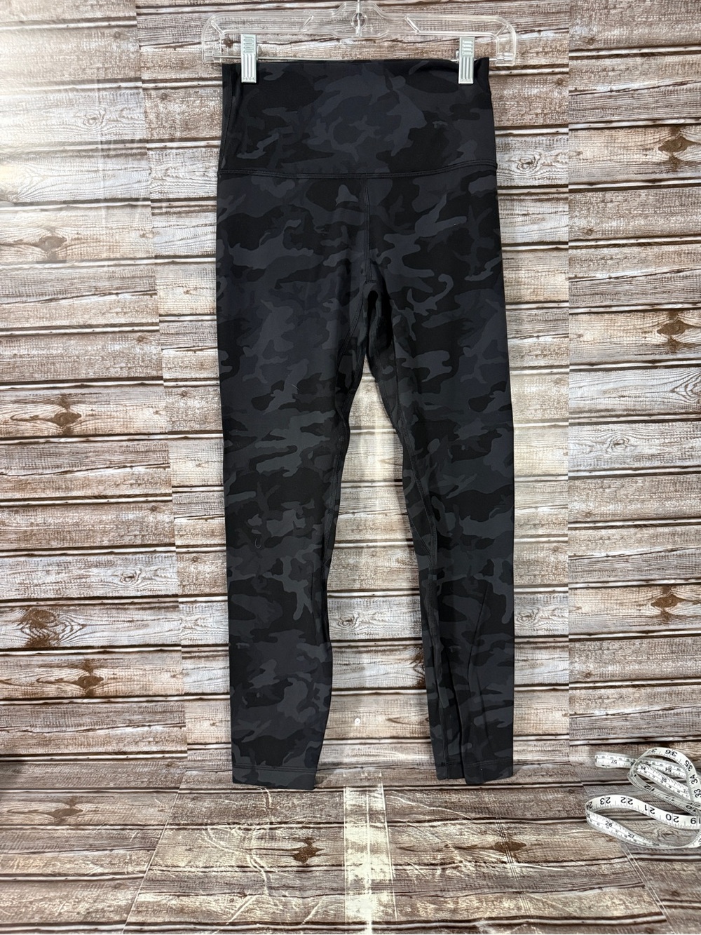 Lululemon high rise leggings - no pockets see description size small